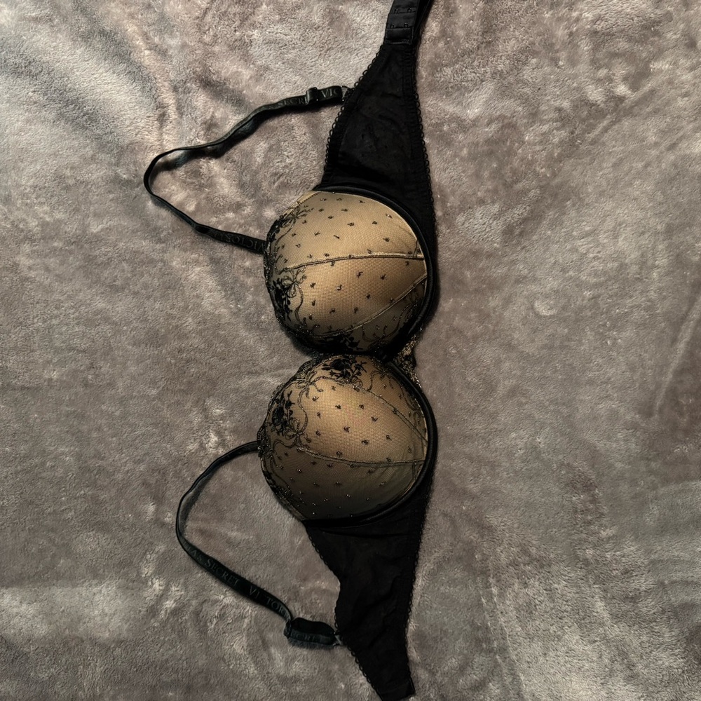 Victoria secret Elegant Black and Tan Lace Bra